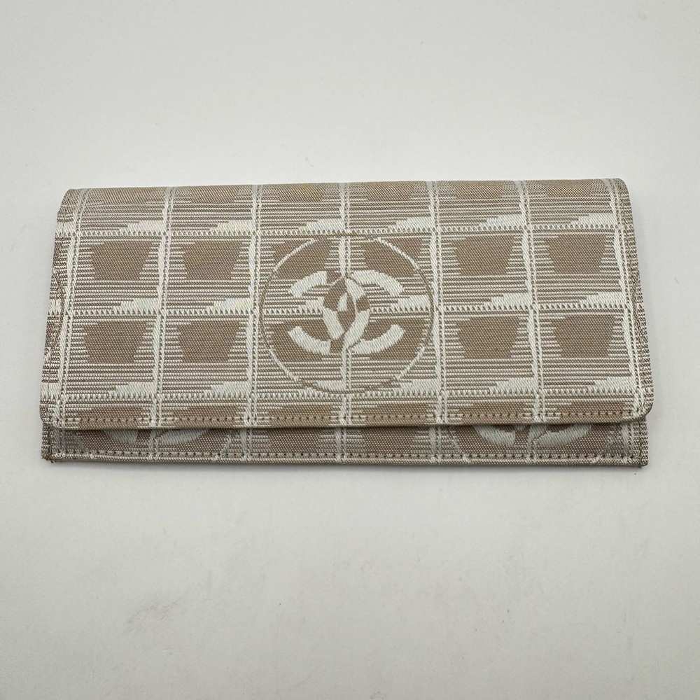 Chanel Vintage Continental Wallet